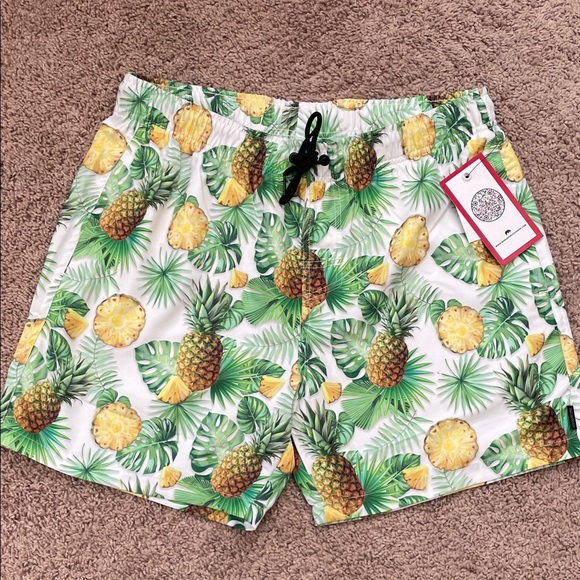 Ring of Fire Other - NWT Pineapple Tropical Shorts‎ Size Large